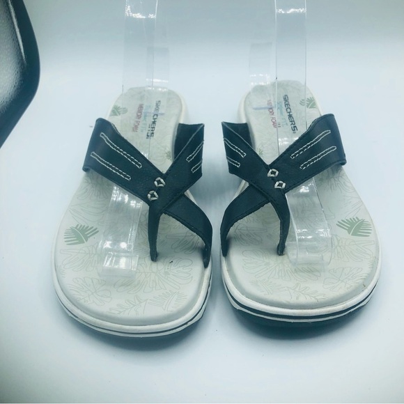Sketchers, memory foam, women’s sandals with toe grip Size 10 - Picture 2 of 7